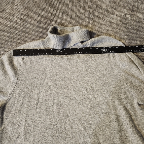 Quince Mongolian cashmere Turtleneck sweater Heather Gray Sz L Quiet Luxury, - Picture 6 of 9